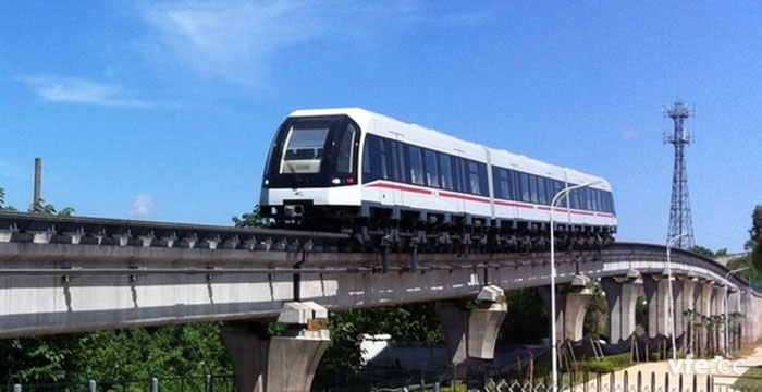 海内首条中低速磁浮列车